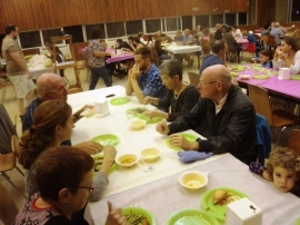 חג סוכות 2016 בגנים ובארוחת משותפת בחדר האוכל